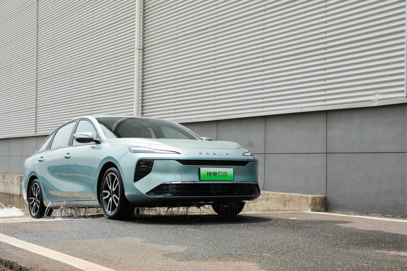 10万左右轿车：荣威纯电D6颠覆市场格局的“全能卷王”