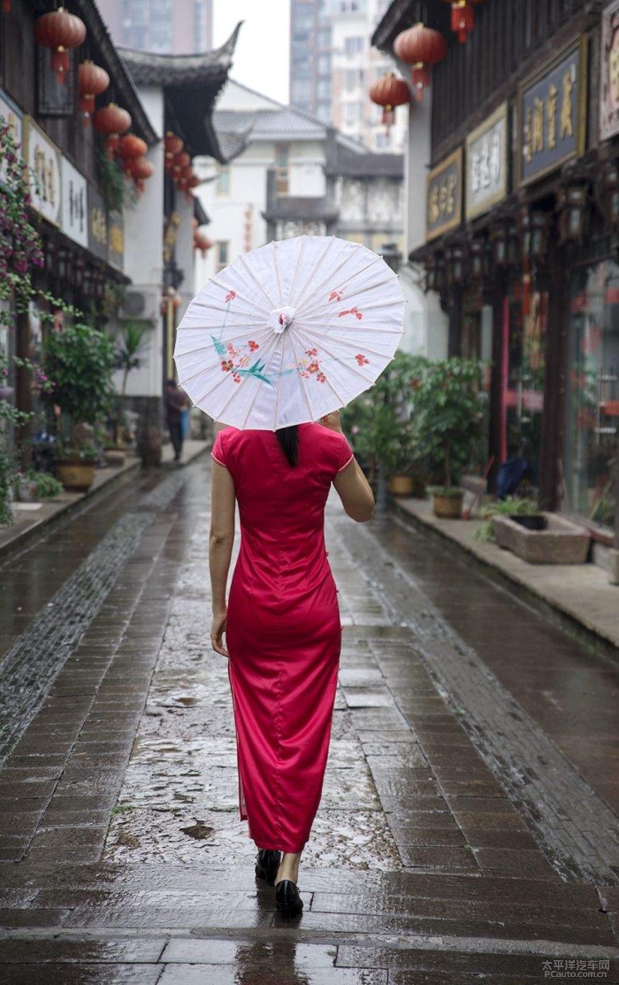 江南烟雨女子背影图片图片