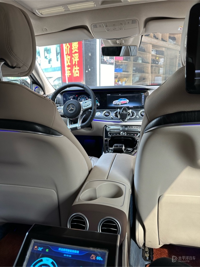 奔驰e300新款照片内饰(奔驰e3002020款图片内饰)