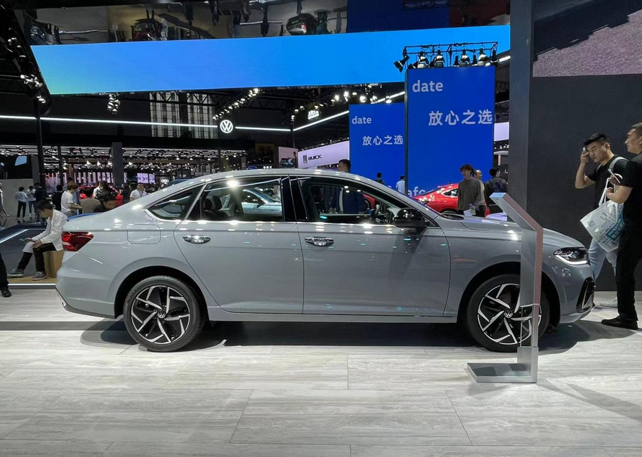 2023上海车展:大众朗逸15t车型首发亮相