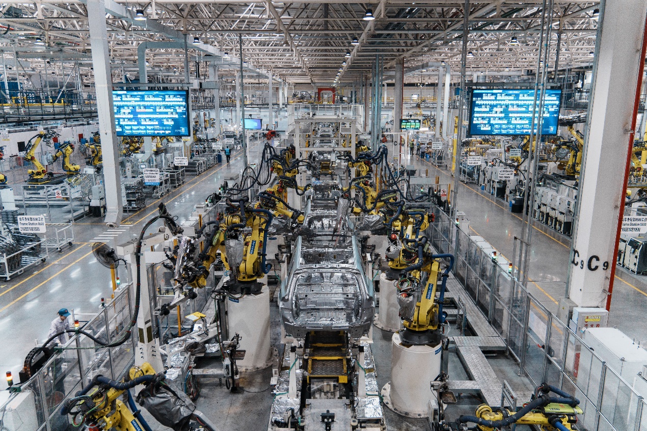 探秘赛力斯汽车智慧工厂,关键工序自动化率100%